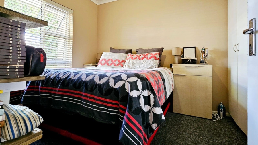 2 Bedroom Property for Sale in Buhrein Western Cape